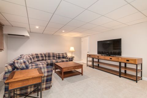 Tiny photo for 2 Royal Vale Drive, Oak Brook, IL 60523 (MLS # 12483562)