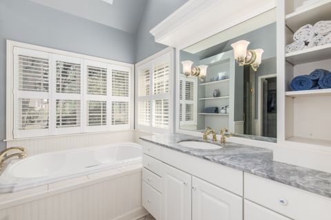 Tiny photo for 2 Royal Vale Drive, Oak Brook, IL 60523 (MLS # 12483562)