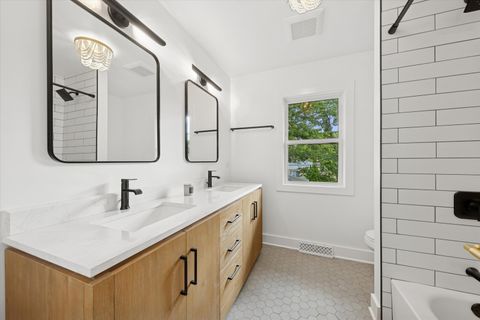 Tiny photo for 719 N Elm Street, Hinsdale, IL 60521 (MLS # 12496092)