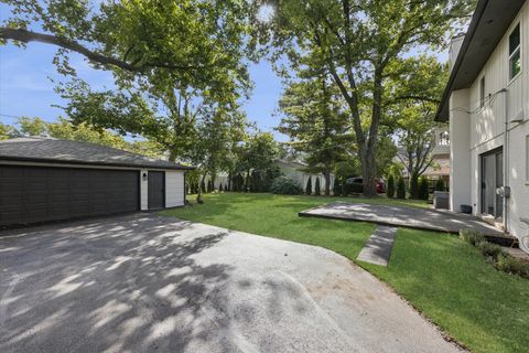 Tiny photo for 719 N Elm Street, Hinsdale, IL 60521 (MLS # 12496092)