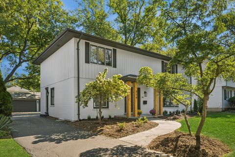 Tiny photo for 719 N Elm Street, Hinsdale, IL 60521 (MLS # 12496092)