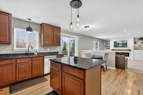 Tiny photo for 9 Annandale Court, Lake In The Hills, IL 60156 (MLS # 12573896)