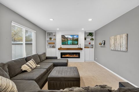 Tiny photo for 9 Annandale Court, Lake In The Hills, IL 60156 (MLS # 12573896)