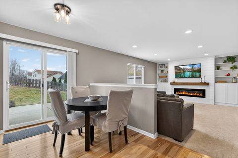 Tiny photo for 9 Annandale Court, Lake In The Hills, IL 60156 (MLS # 12573896)