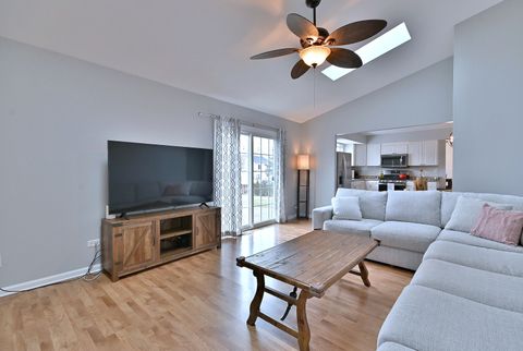 Tiny photo for 284 Bingham Circle, Mundelein, IL 60060 (MLS # 12553630)