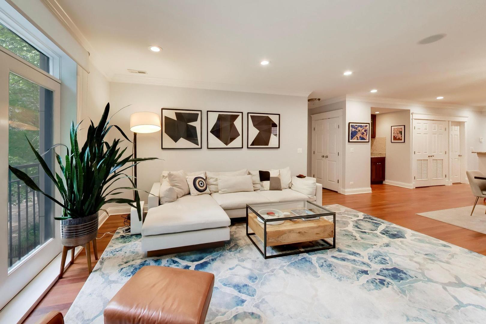844 W Roscoe Street 2E