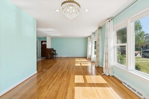 Tiny photo for 3836 W Estes Avenue, Lincolnwood, IL 60712 (MLS # 12506729)