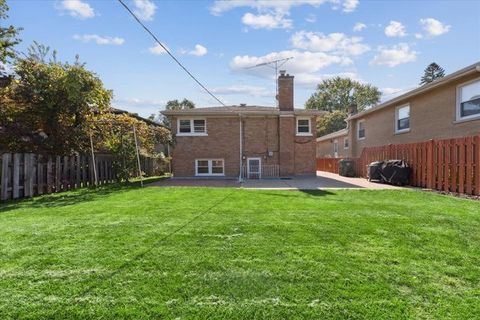 Tiny photo for 3836 W Estes Avenue, Lincolnwood, IL 60712 (MLS # 12506729)