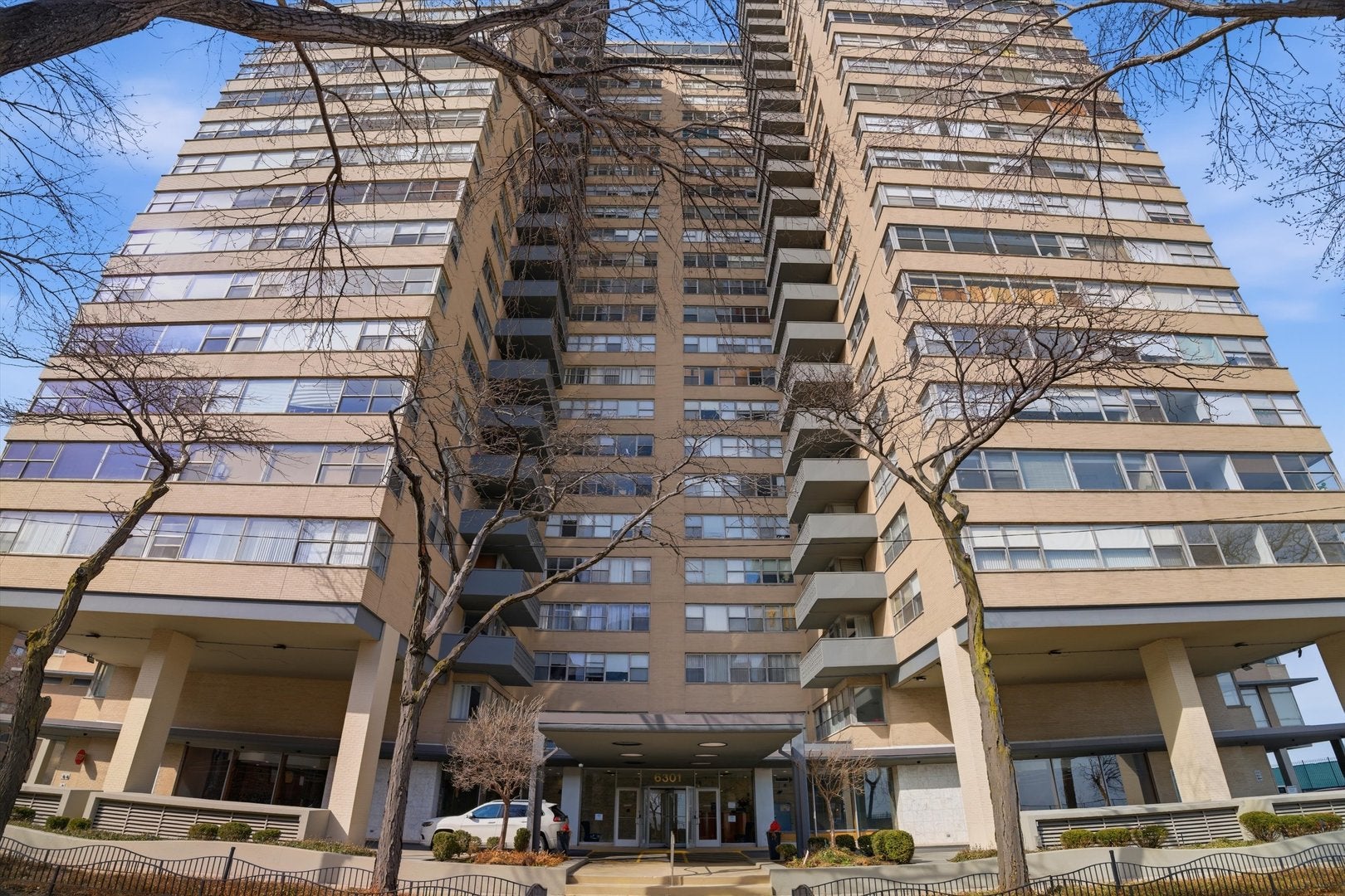6301 N SHERIDAN Road 3M