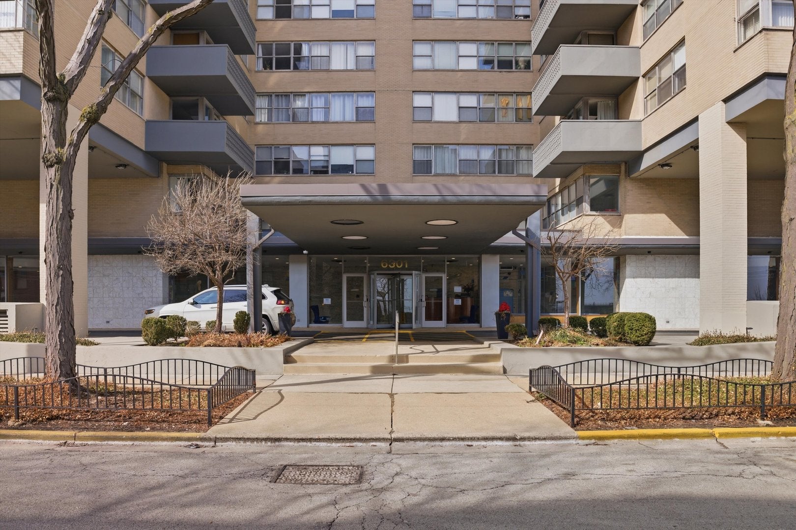 6301 N SHERIDAN Road 3M