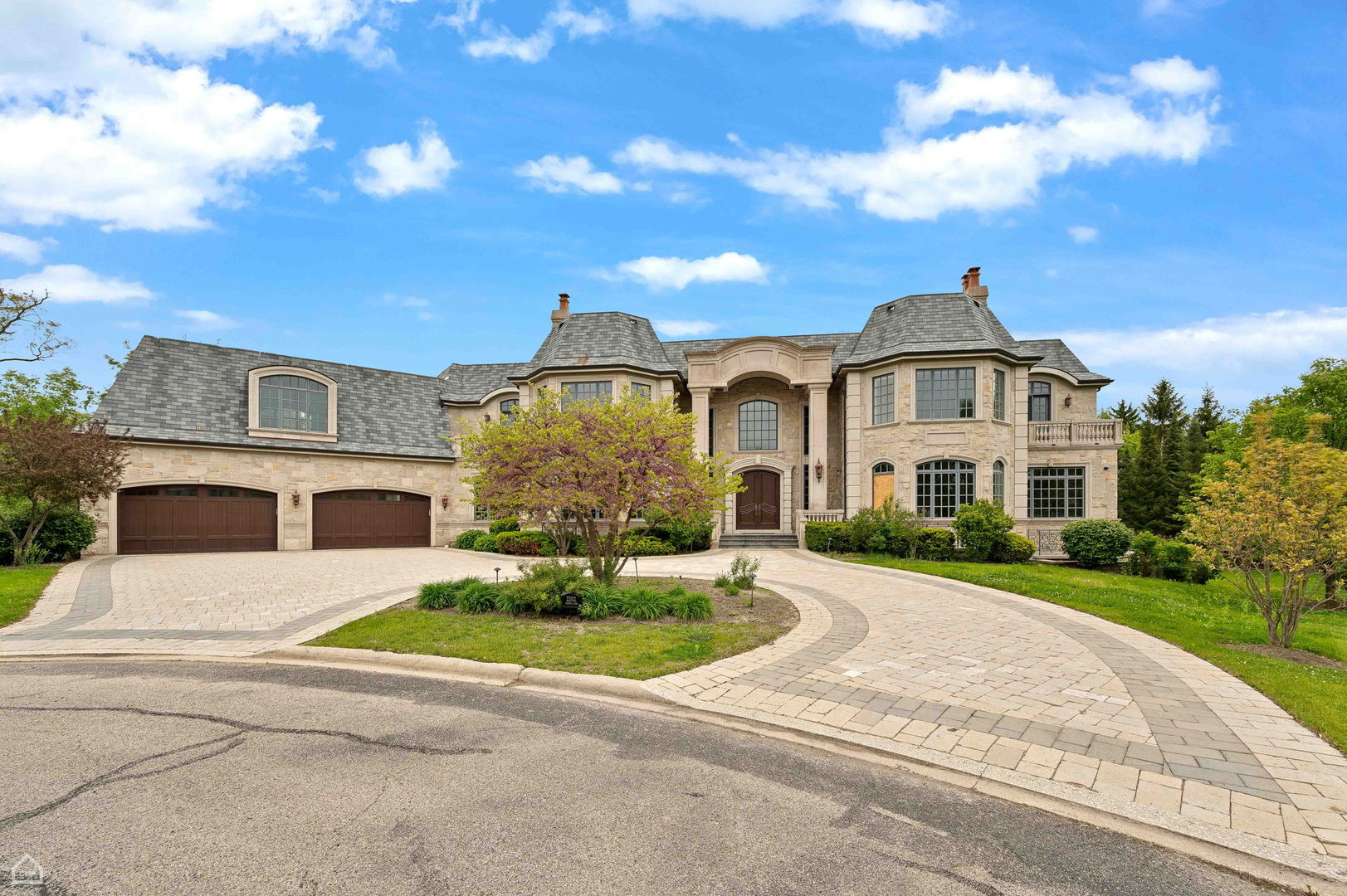 2202 MARTIN Lane