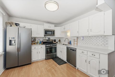 Tiny photo for 113 Lexington Drive, Bolingbrook, IL 60440 (MLS # 12602285)