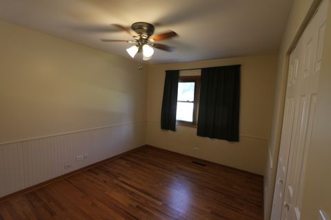 Tiny photo for 601 Deerpath Drive, Lindenhurst, IL 60046 (MLS # 12457058)