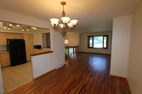 Tiny photo for 601 Deerpath Drive, Lindenhurst, IL 60046 (MLS # 12457058)
