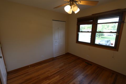 Tiny photo for 601 Deerpath Drive, Lindenhurst, IL 60046 (MLS # 12457058)