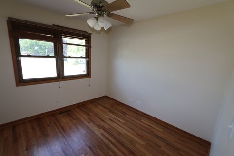 Tiny photo for 601 Deerpath Drive, Lindenhurst, IL 60046 (MLS # 12457058)