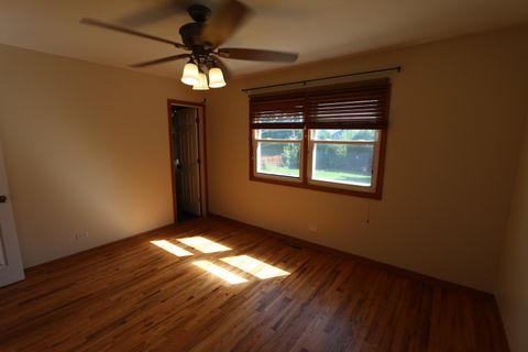 Tiny photo for 601 Deerpath Drive, Lindenhurst, IL 60046 (MLS # 12457058)