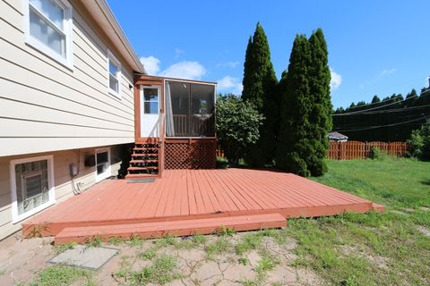 Tiny photo for 601 Deerpath Drive, Lindenhurst, IL 60046 (MLS # 12457058)
