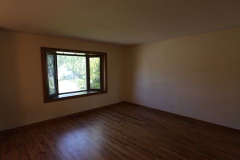 Tiny photo for 601 Deerpath Drive, Lindenhurst, IL 60046 (MLS # 12457058)