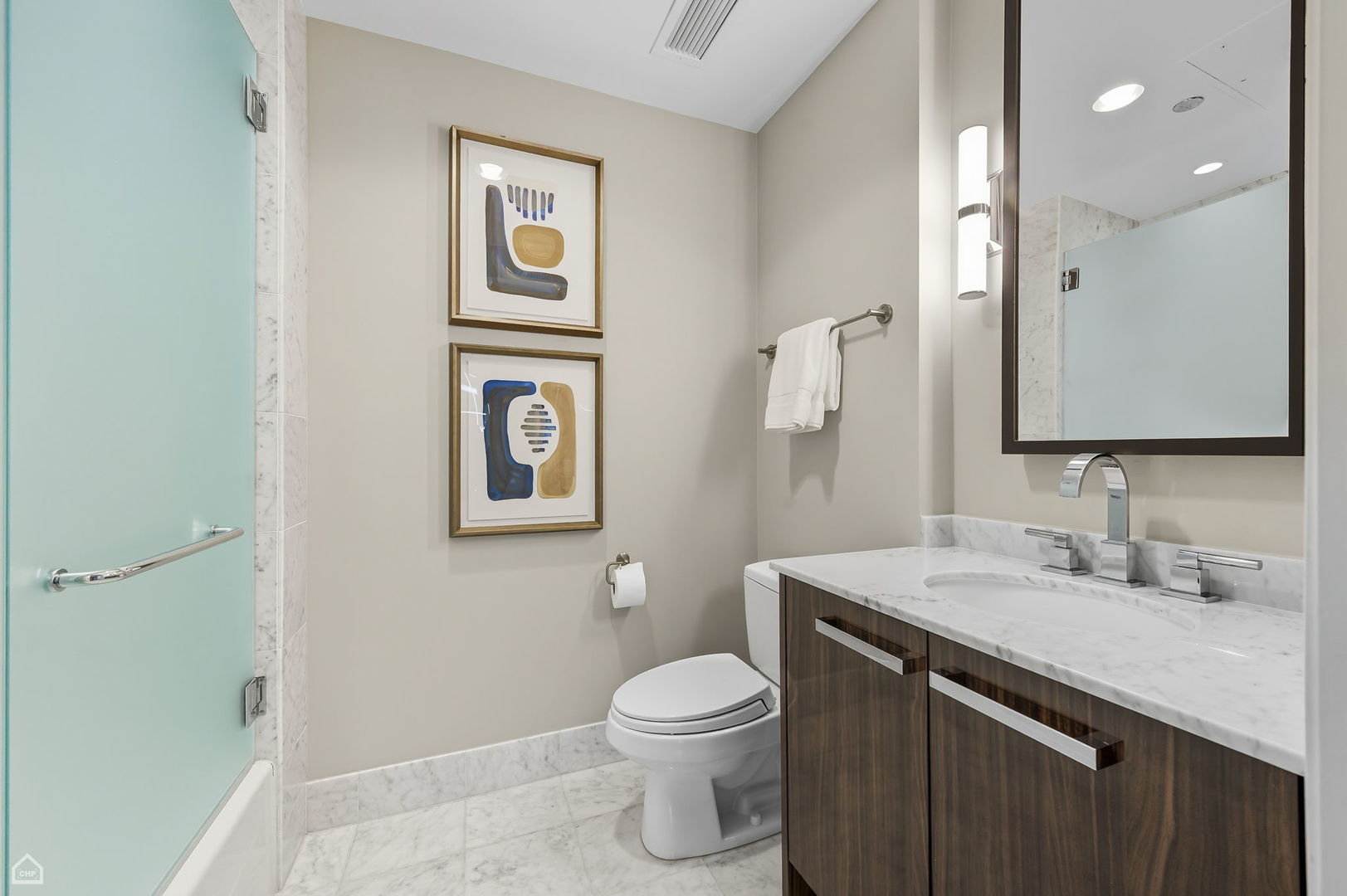 Chicago, Illinois 60611, United States, 3 Bedrooms Bedrooms, ,4 BathroomsBathrooms,Residential,Active,217738