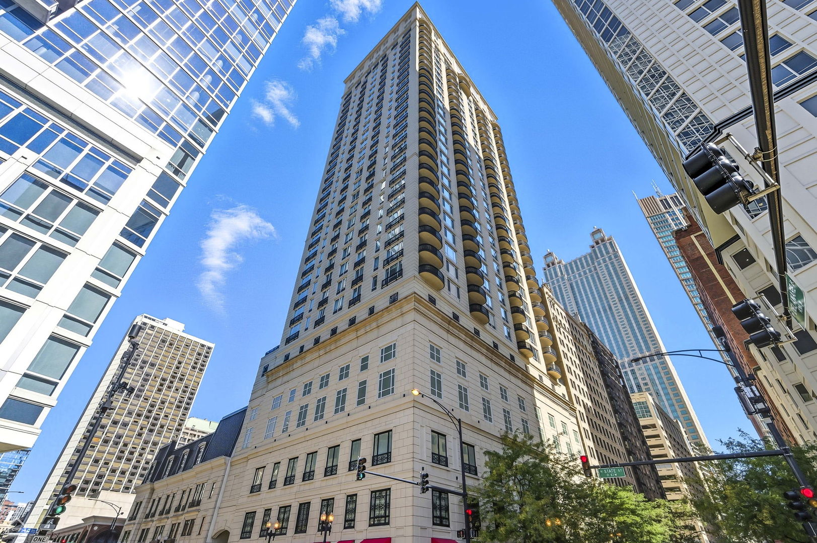 10 E Delaware Place 21D