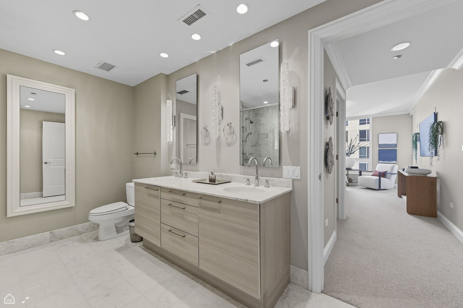 Chicago, Illinois 60611, United States, 3 Bedrooms Bedrooms, ,4 BathroomsBathrooms,Residential,Active,217738