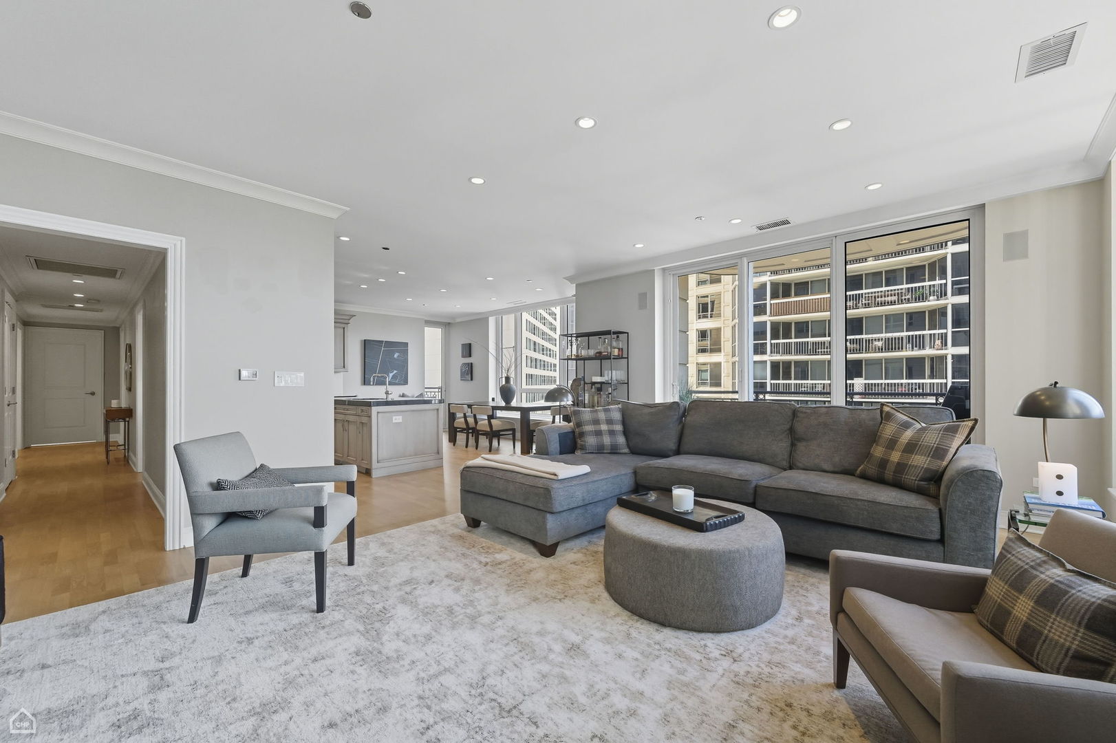 10 E Delaware Place 21D