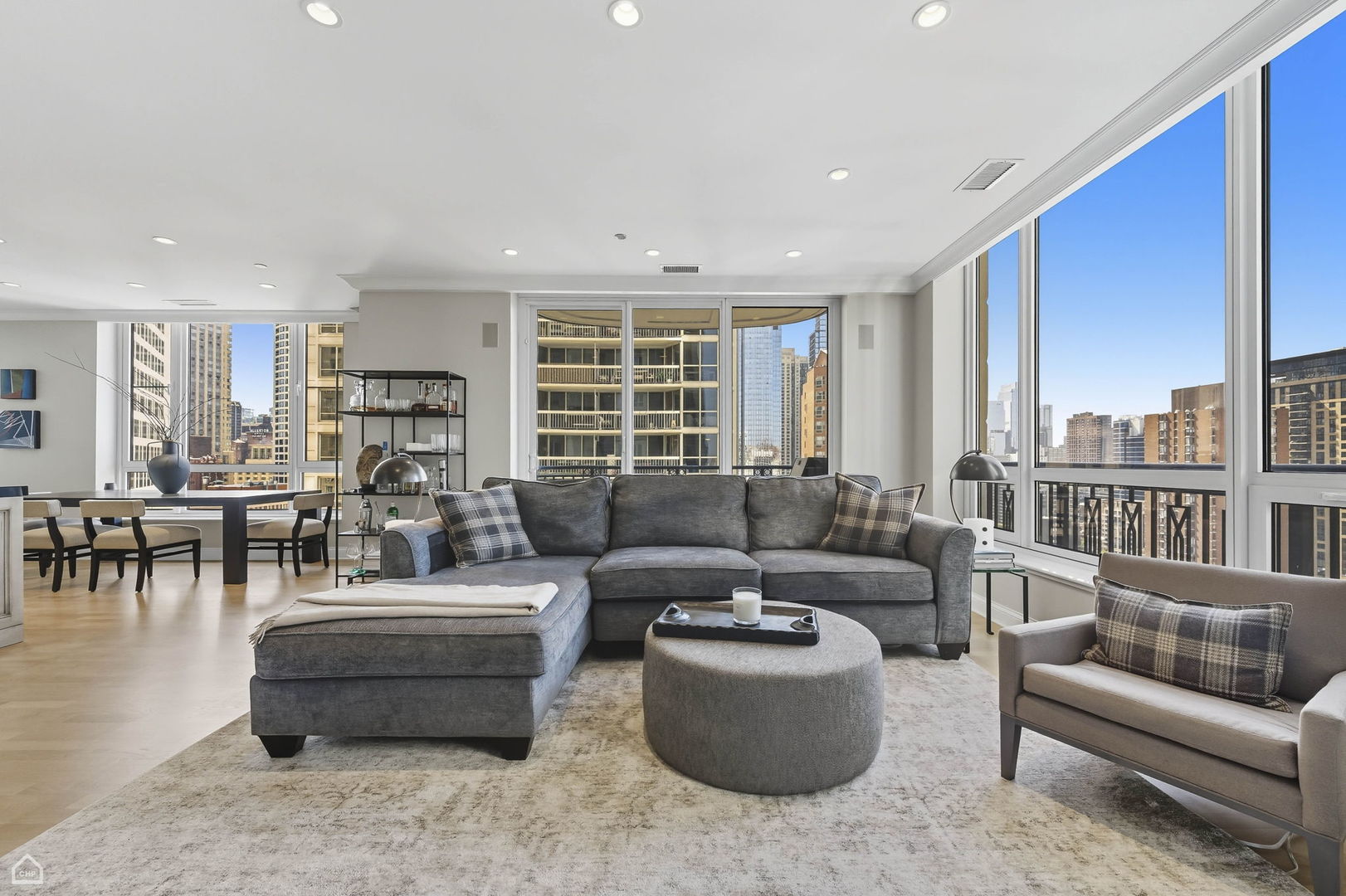 10 E Delaware Place 21D