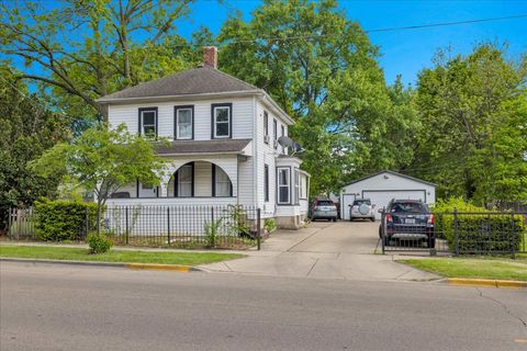 Photo of 817 Front Street, Aurora, IL 60505 (MLS # 12646631)