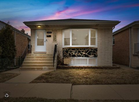Tiny photo for 5465 N Nottingham Avenue, Chicago, IL 60656 (MLS # 12605075)