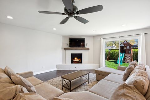 Tiny photo for 851 S Hillcrest Avenue, Elmhurst, IL 60126 (MLS # 12035590)