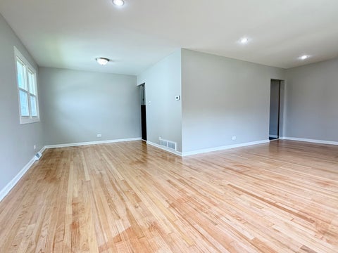Tiny photo for 1302 Prince Drive, South Holland, IL 60473 (MLS # 12745160)