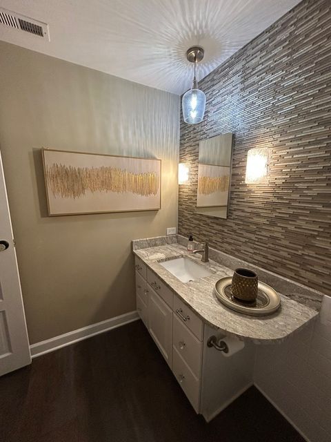 Tiny photo for 4 Oak Brook Club Drive #G205, Oak Brook, IL 60523 (MLS # 12597104)