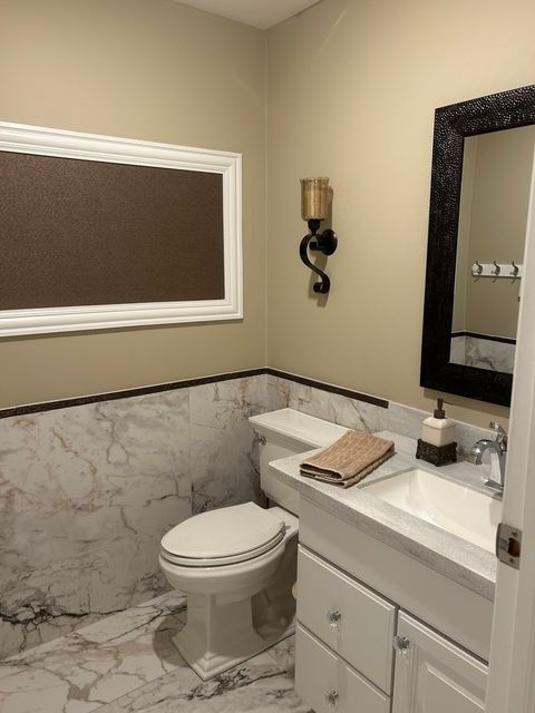 Tiny photo for 4 Oak Brook Club Drive #G205, Oak Brook, IL 60523 (MLS # 12597104)