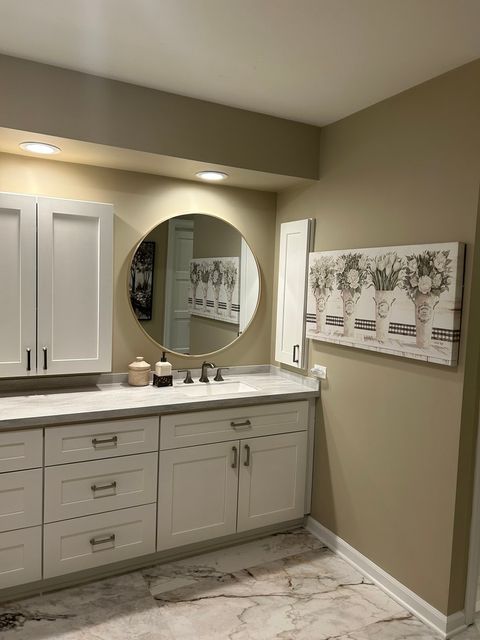 Tiny photo for 4 Oak Brook Club Drive #G205, Oak Brook, IL 60523 (MLS # 12597104)