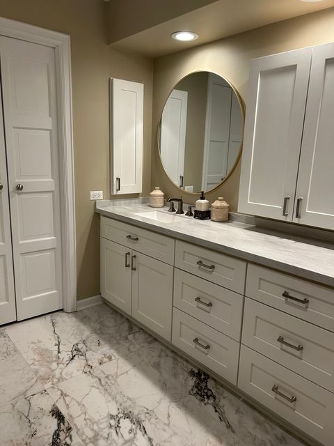 Tiny photo for 4 Oak Brook Club Drive #G205, Oak Brook, IL 60523 (MLS # 12597104)