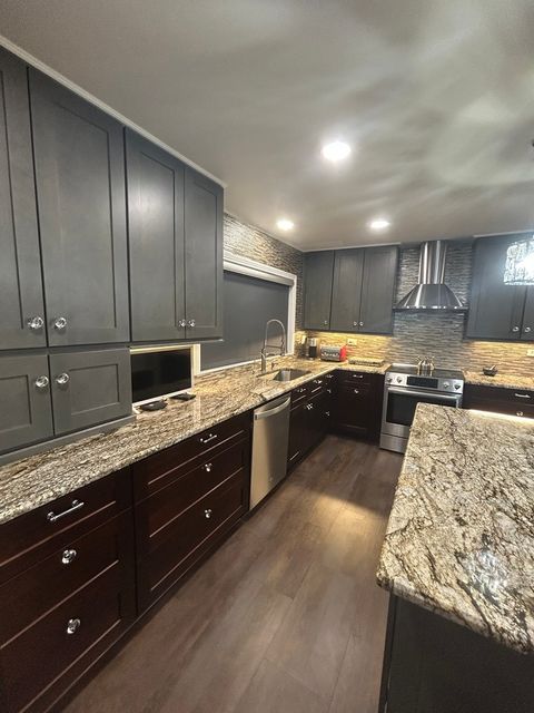 Tiny photo for 4 Oak Brook Club Drive #G205, Oak Brook, IL 60523 (MLS # 12597104)