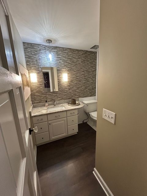 Tiny photo for 4 Oak Brook Club Drive #G205, Oak Brook, IL 60523 (MLS # 12597104)