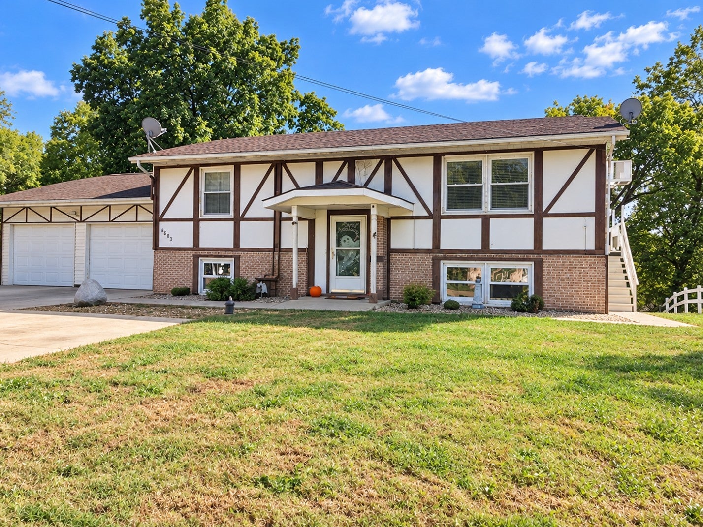 4407 W Lincolnway