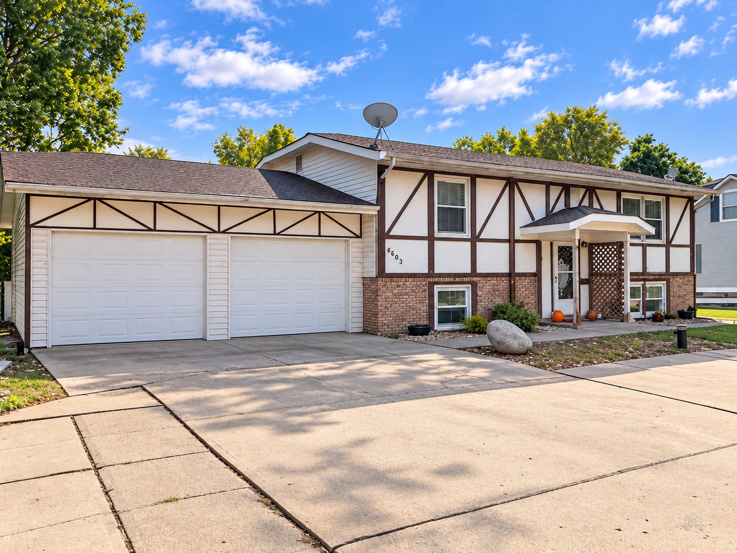 4407 W Lincolnway