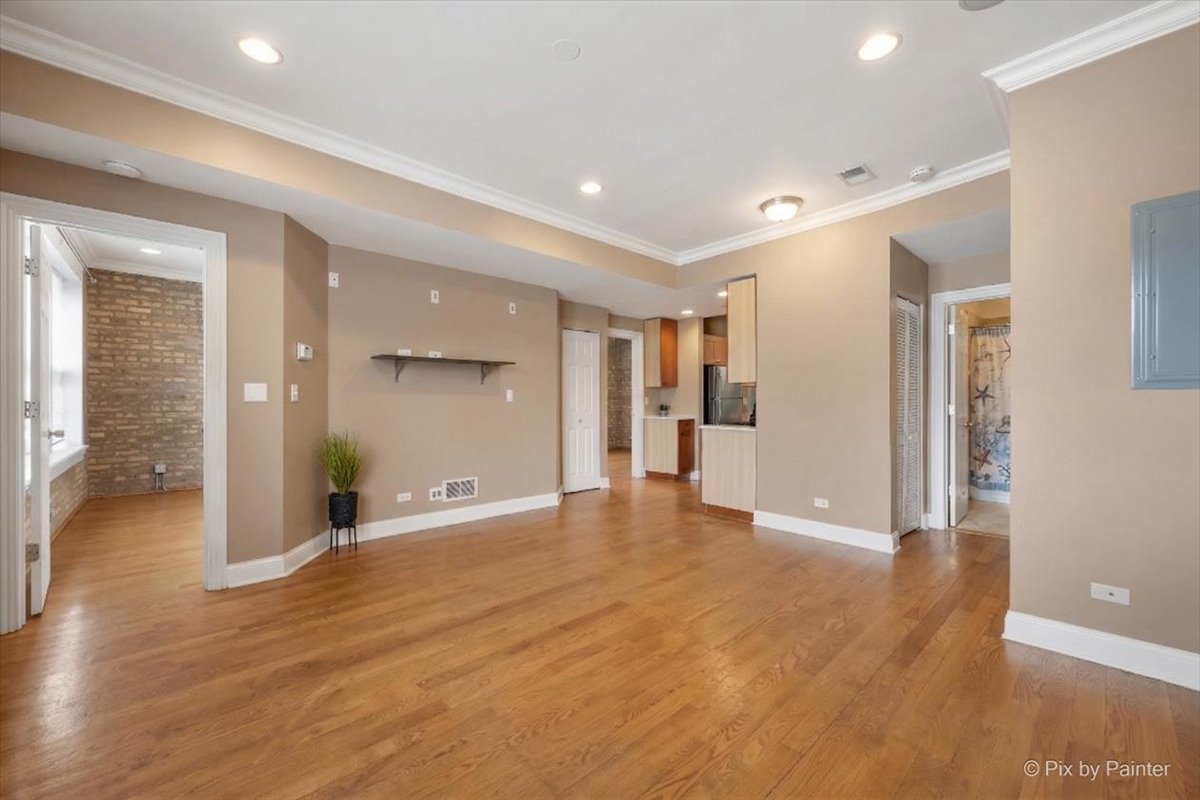 6146 N Ravenswood Avenue 2