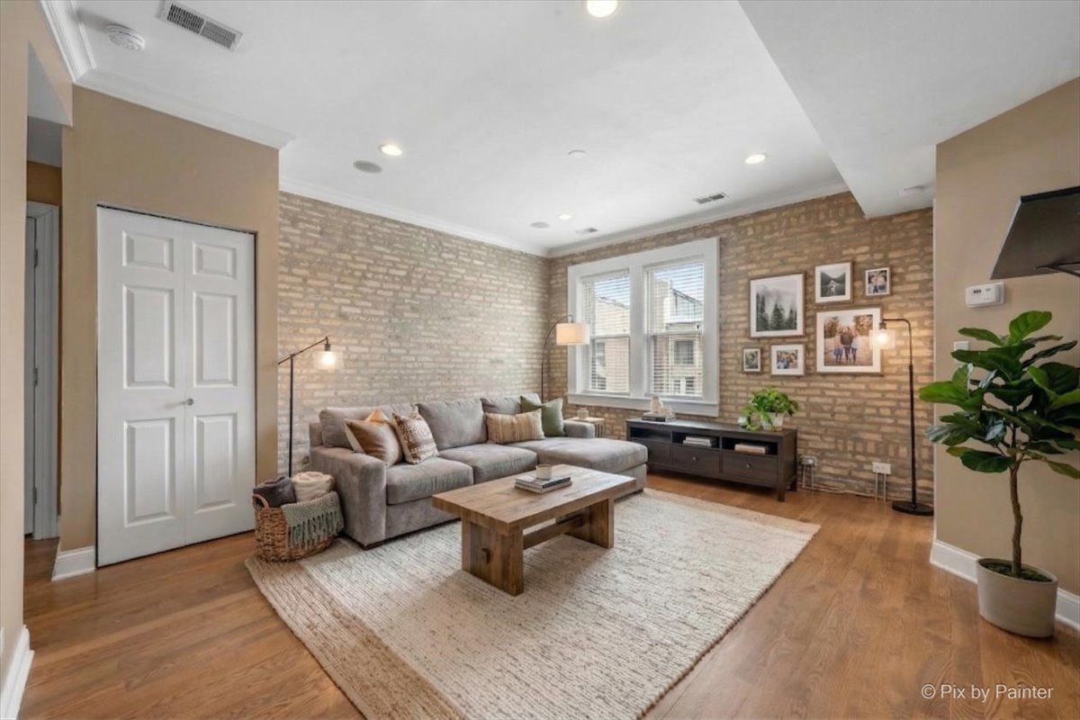 6146 N Ravenswood Avenue 2