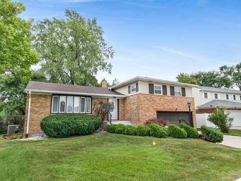 Photo of 661 Winston Drive, Melrose Park, IL 60160 (MLS # 12754866)