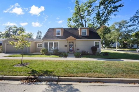 Photo of 231 E Berkshire Avenue, Lombard, IL 60148 (MLS # 12481994)