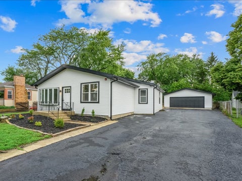 Photo of 18172 W Twin Lakes Boulevard, Grayslake, IL 60030 (MLS # 12744256)