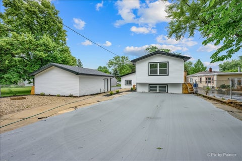 Tiny photo for 18172 W Twin Lakes Boulevard, Grayslake, IL 60030 (MLS # 12744256)