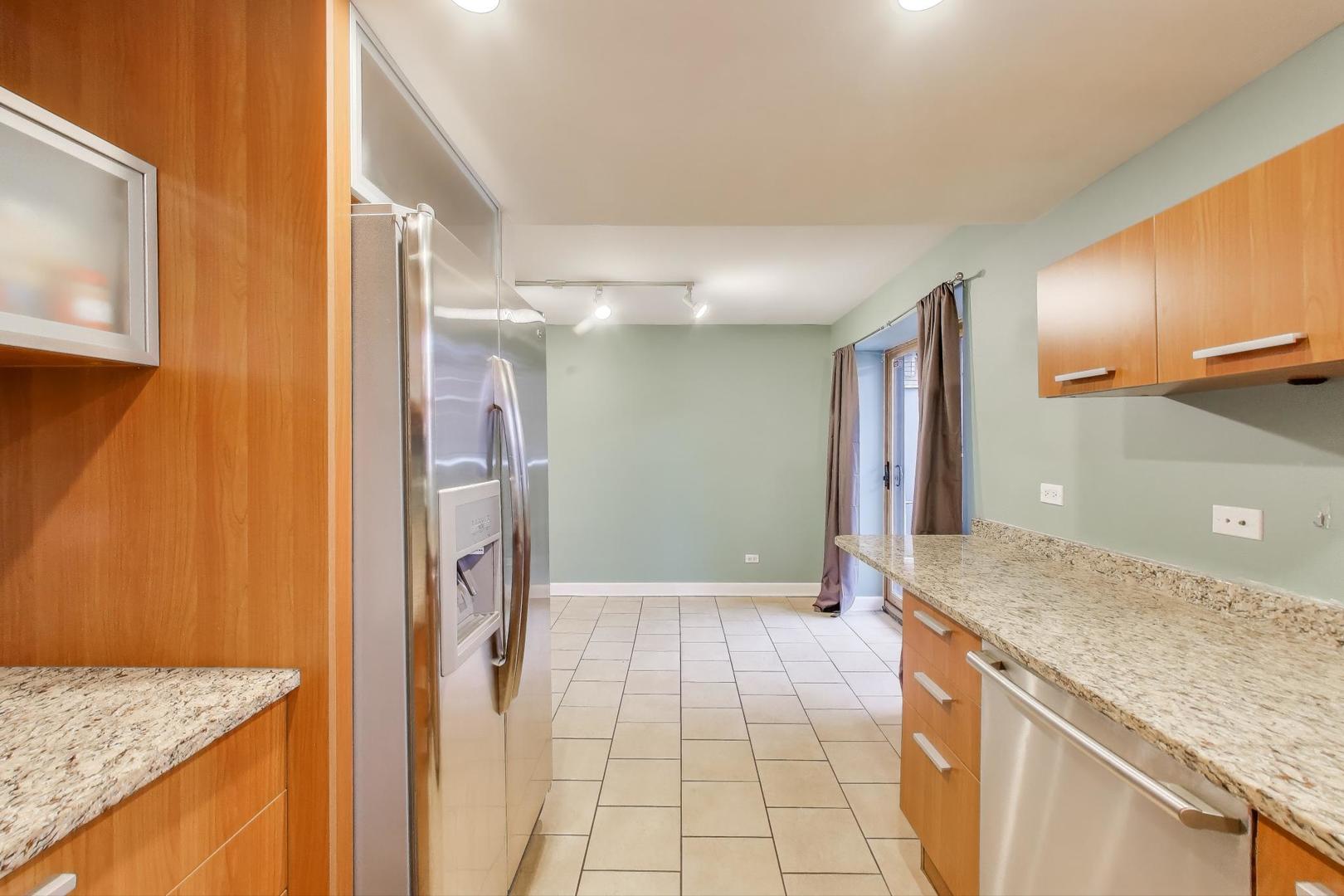 6710 N OLIPHANT Avenue G