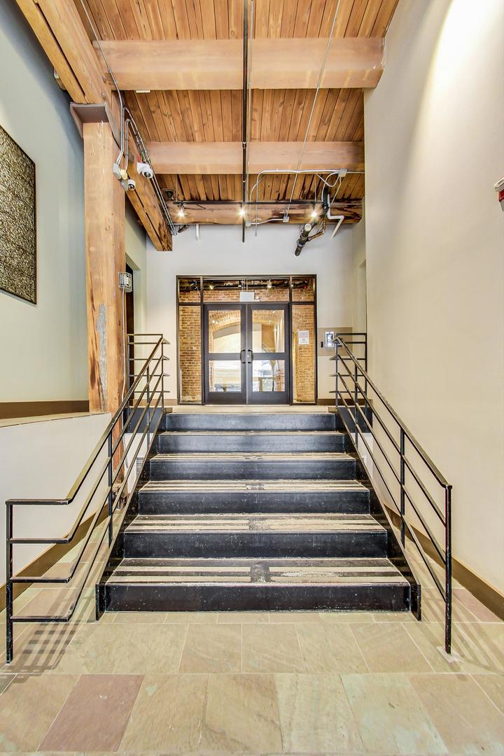 625 W Jackson Boulevard 612