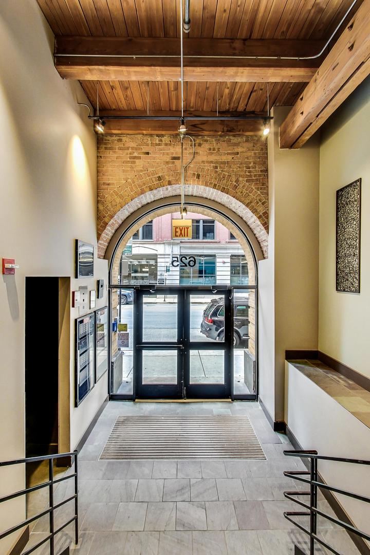 625 W Jackson Boulevard 612