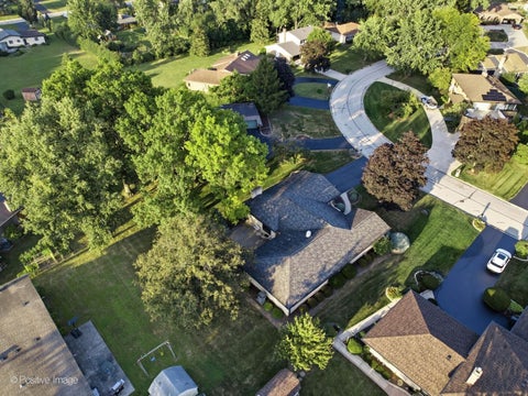Tiny photo for 10s240 Hampshire Lane W, Willowbrook, IL 60527 (MLS # 12655351)